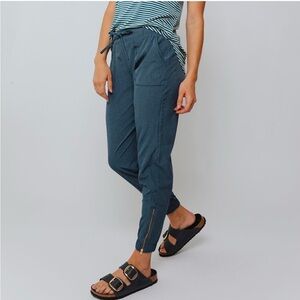Albion Jetsetter Joggers Women Size M Petite in Dark Chambray Blue